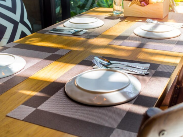 Jogo americano atacado: Quais cores e estampas são mais vendidas?