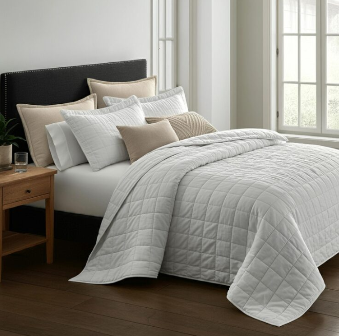 Colcha de cama para casal: quais materiais são mais procurados no atacado?